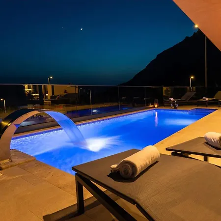 Luxury Sirius * Bast