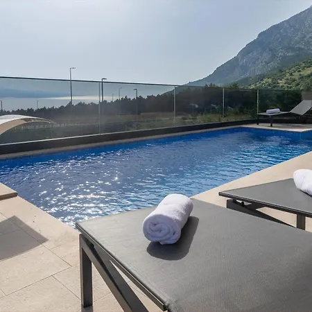 Luxury Sirius Bast