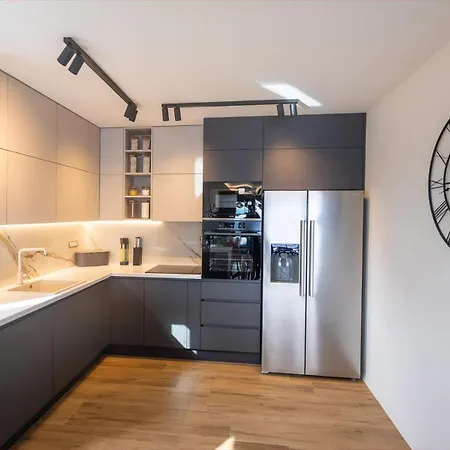 Luxury Sirius * Bast