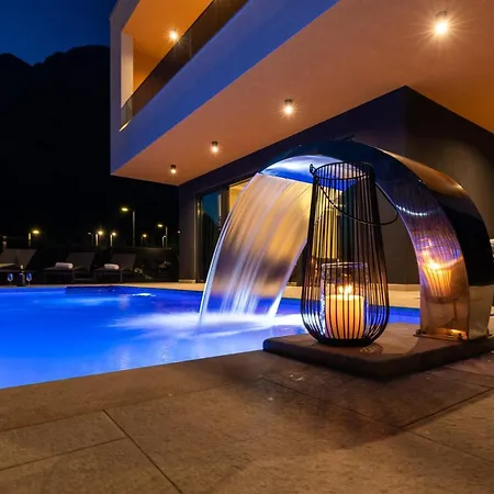 Luxury Sirius Bast