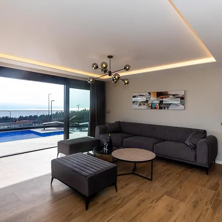 Luxury Sirius * Bast